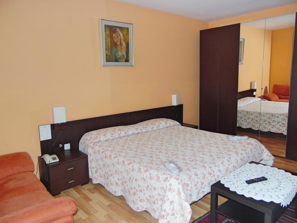 Standard Double Room Balcony Lake View,1628646941:JPEG